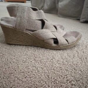 The Charleston shoe company Ravenel  Elegant Beige Wedge Sandals 7.5